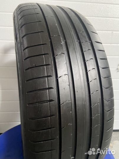 Pirelli P Zero PZ4 235/50 R19 99V