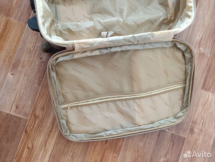 Чемодан на колесах размер s ручная кладь