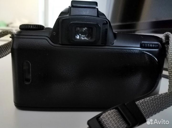 Зеркальный, пленочный фотоаппарат Nikon F65