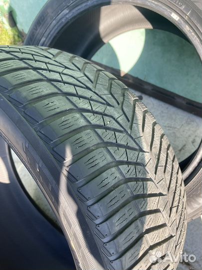 Yokohama BluEarth Winter V905 295/40 R21