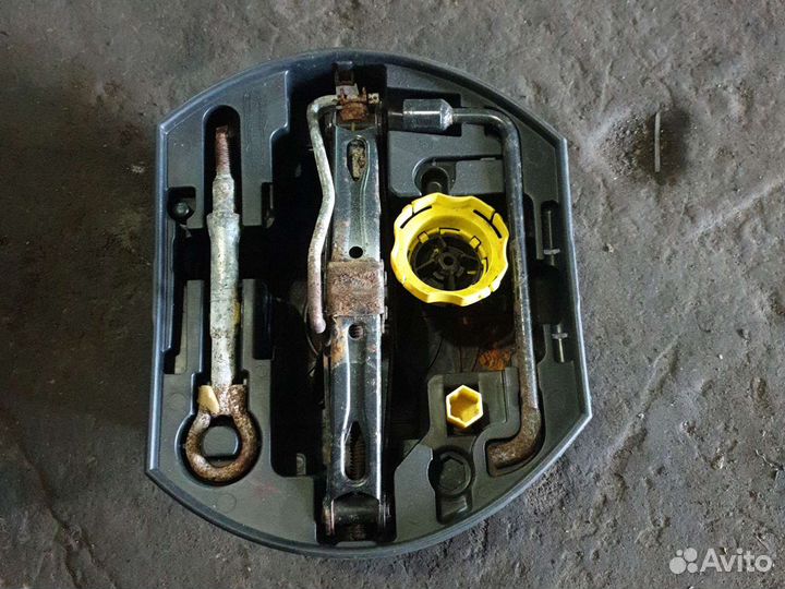 Набор ключей домкрат ящик пежо 308