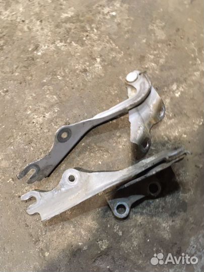 Петля капота Mazda MPV LW Мазда Мпв