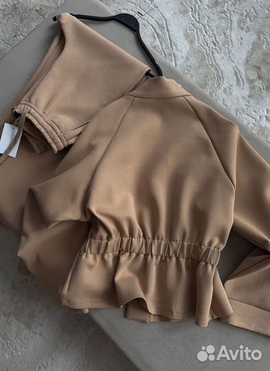 Костюм женский модный The Row (тренд 2025)