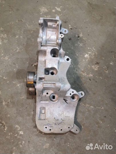 Кронштейн генератора логан k7m