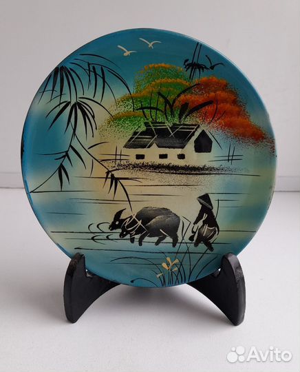 Тарелка декоративная вьетнам на подставке