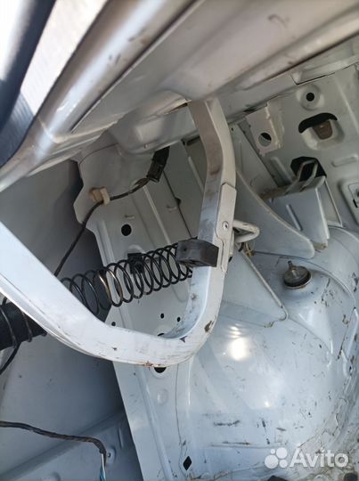 Петля багажника Renault Logan 2