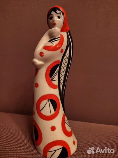 Статуэтка фарфор