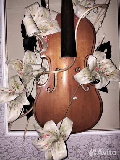 Панно Скрипка с лилиями