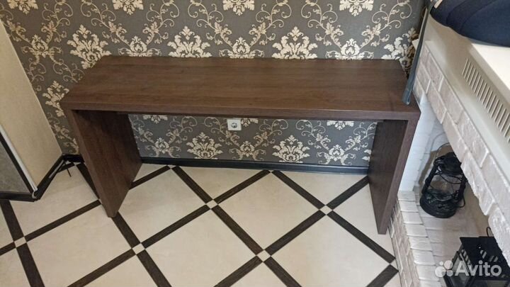 Стол. Письменный стол