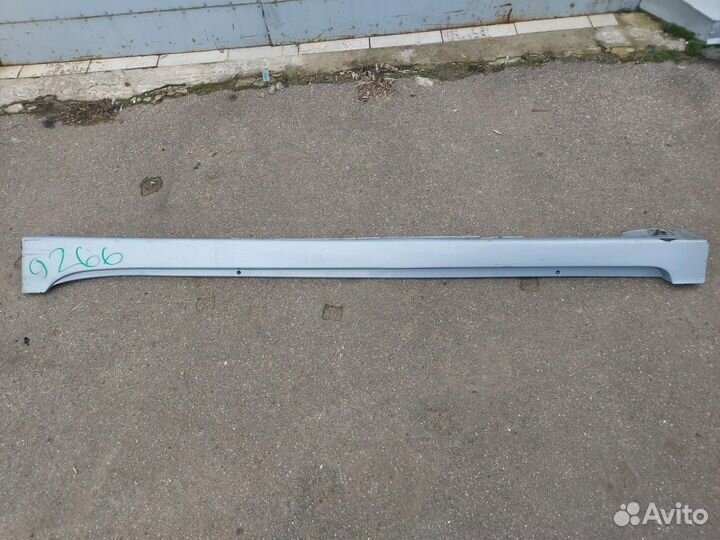 Накладка на порог левая Toyota Prius 3 ZVW30