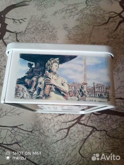 Жестяная банка из под печенья. Франция 1997 год