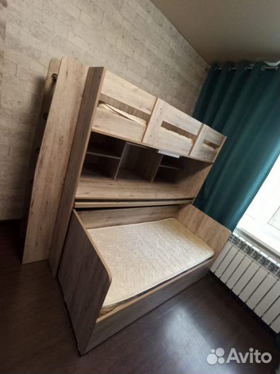 Детская двухярусная кровать со столом