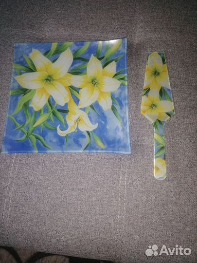 Стеклянная тортница с лопаткой