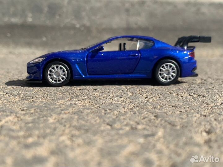 Металлическая модель Maserati