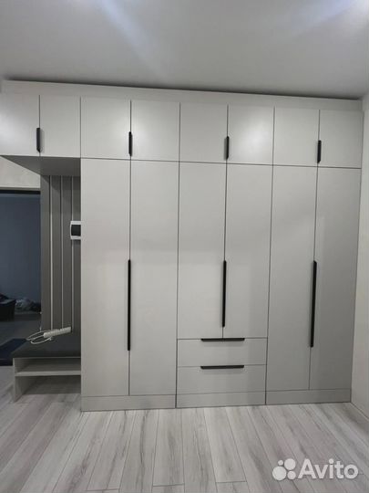 Шкаф в прихожую с антресолью