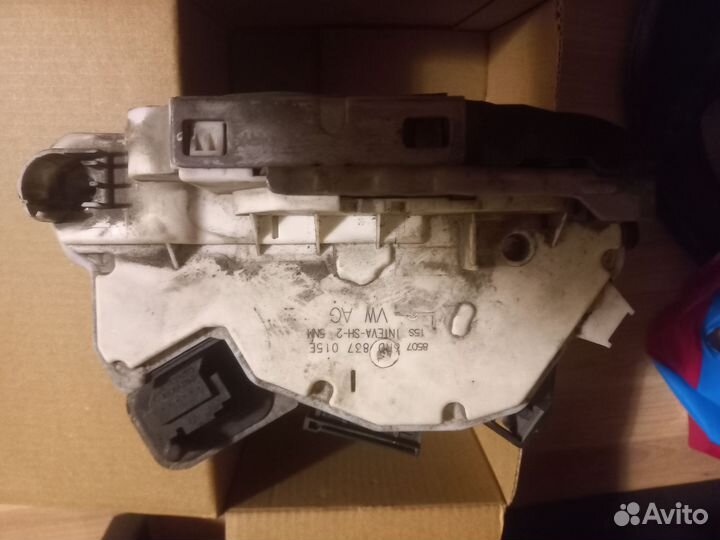 Замок левой передней двери Поло седан