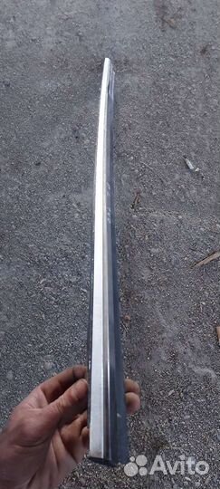 Молдинг стекла передний левый на Mercedes W140