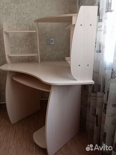 Компьютерный стол