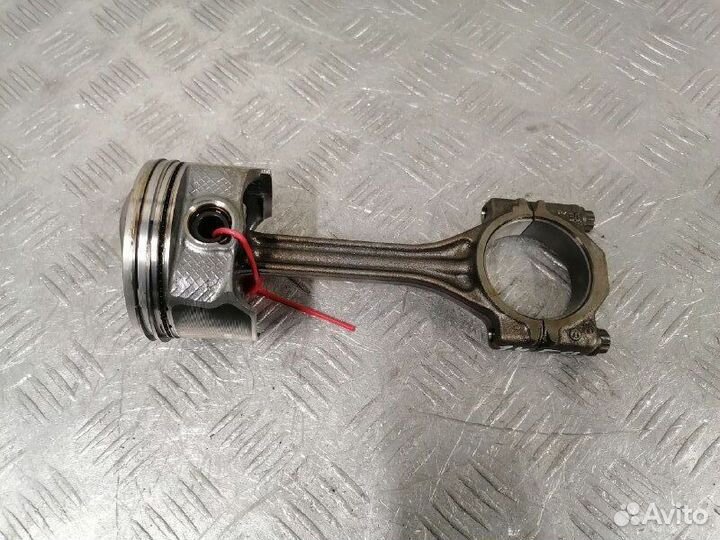 Поршень с шатуном Volkswagen Polo 4 1.4 16V FSi