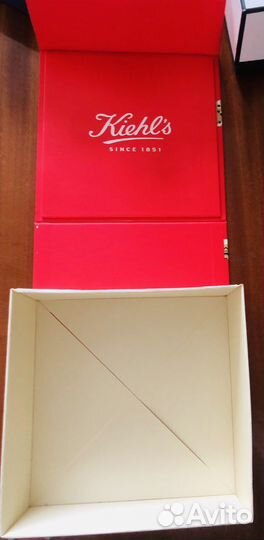 Подарочные коробки на магните