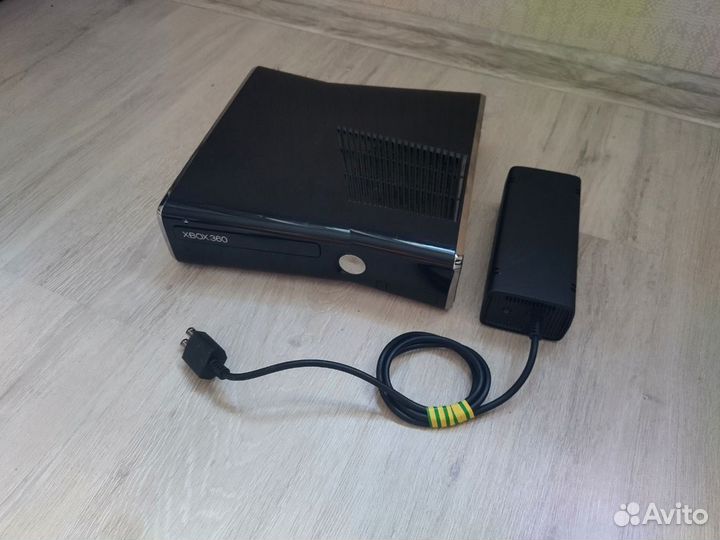 Прошитая Xbox 360 Slim (Freeboot)