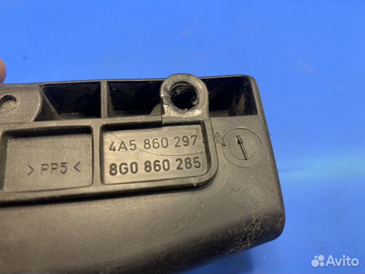 Кронштейн крепления аварийного знака Ауди100/A6/A4