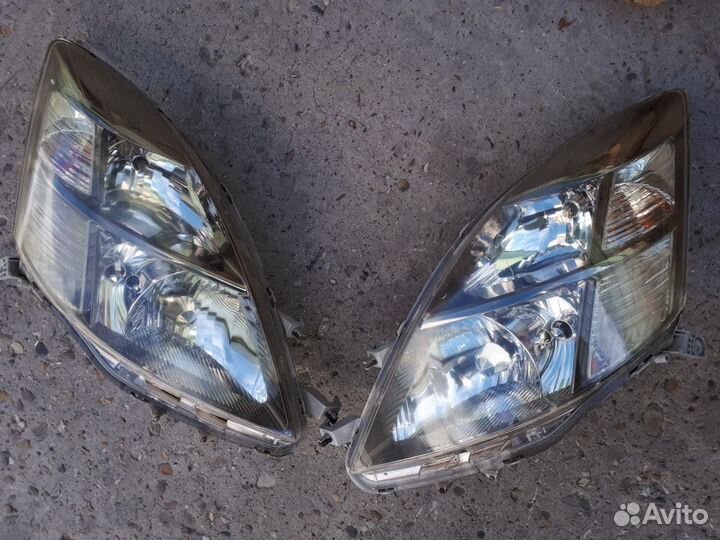 Фара тойота исис