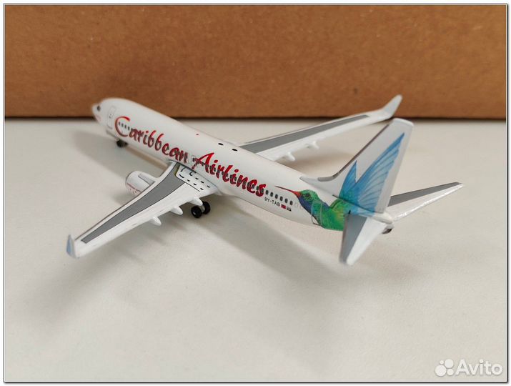 Самолёт B 737 Caribbean Airlines 1/400 Phoenix