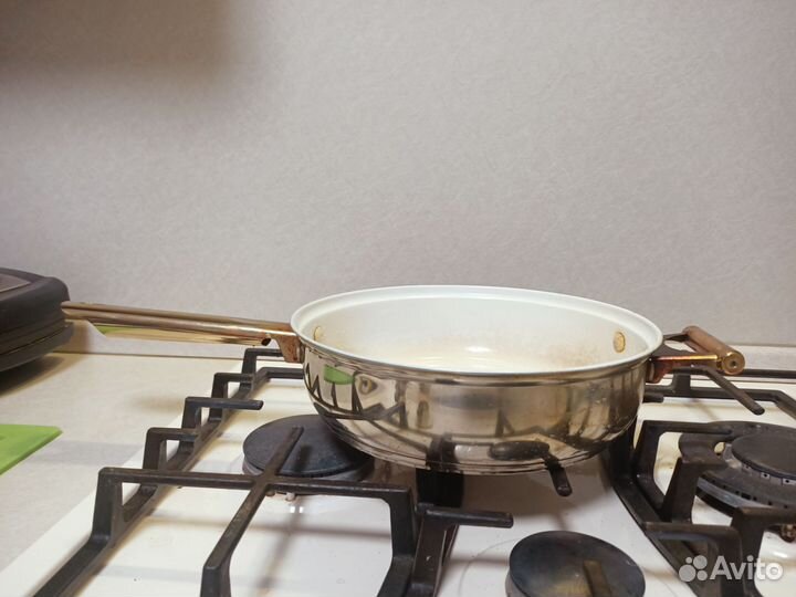 Сковорода с антипригарным покрытием