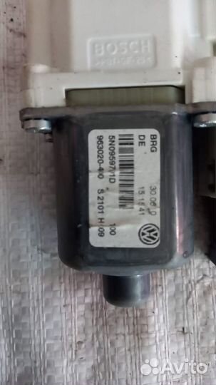 Стеклоподъемник передний левый Volkswagen Tiguan