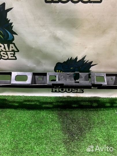 Кронштейн заднего бампера Volkswagen Passat B6 BZB