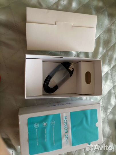 Коробка от телефона honor с зарядкой