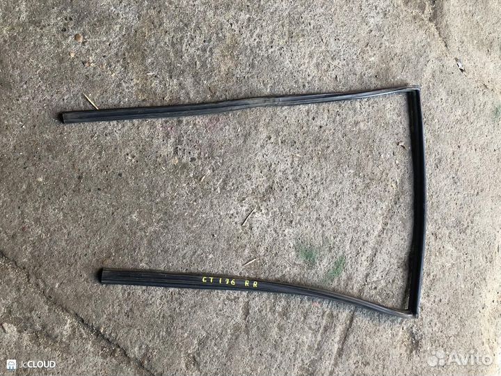 Направляющая стекла на toyota caldina CT196 2C