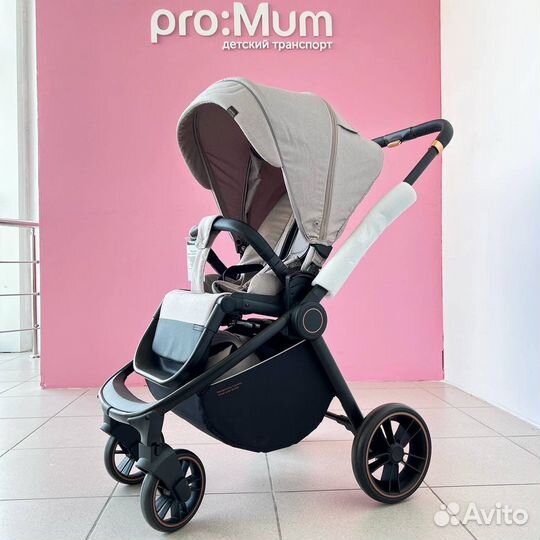 Прогулочная коляска. Новая