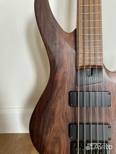 Бас-гитара Washburn BB5