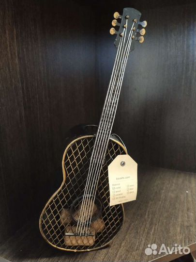 Гитара- контейнер под винные пробки