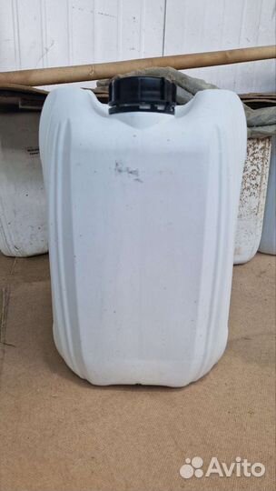 Канистра пластиковая 20 литров бу