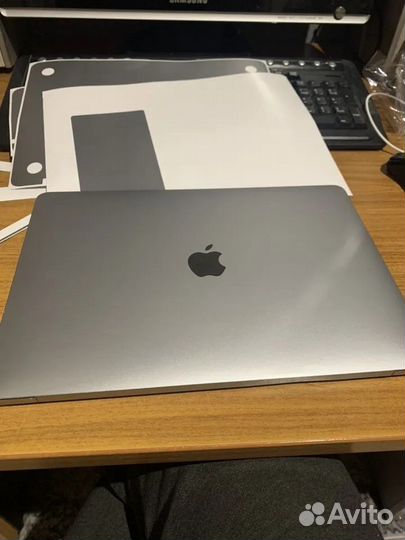 Наклейка на ноутбук Apple MacBook Все модели