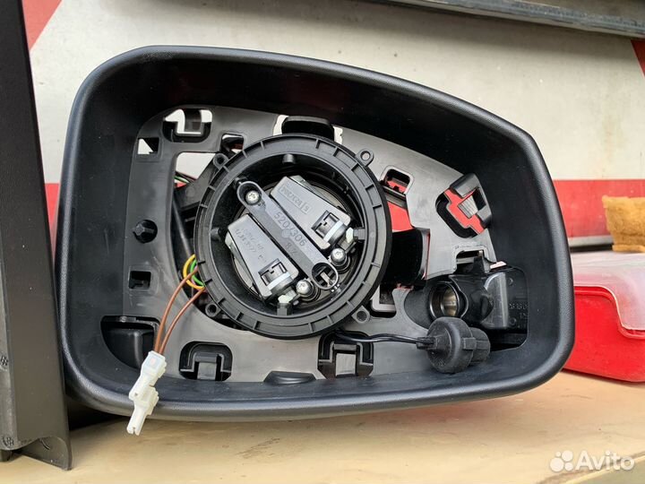 Корпус зеркала правого Renault Fluence