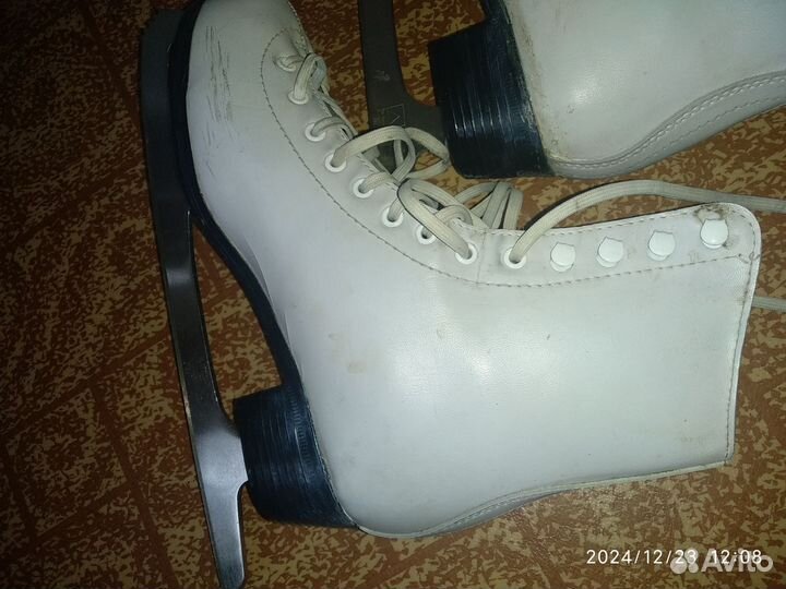 Коньки фигурные 38 размер