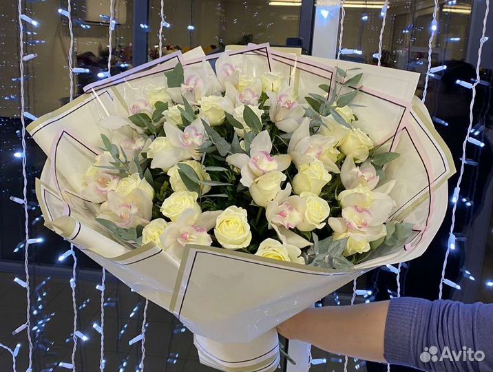 Живые цветы, мягкие игрушки, гелевые шары