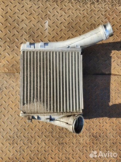 Интеркулер левый Porsche Cayenne 958 2010-2018