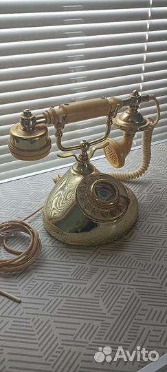 Советский телефон ретро