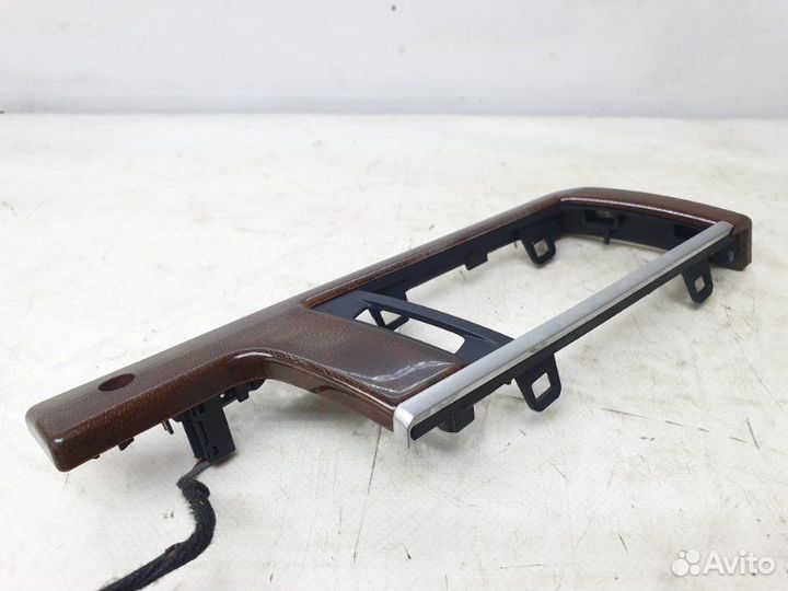 Накладка на панель передняя левая Mercedes-Benz E