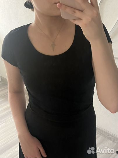 Футболка черная приталиная 42