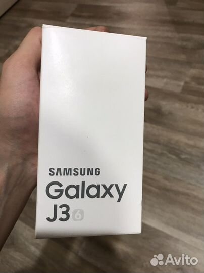 Телефон Samsung galaxy j3