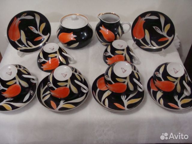 Чайный сервиз тюльпан на чёрном СССР Дулево