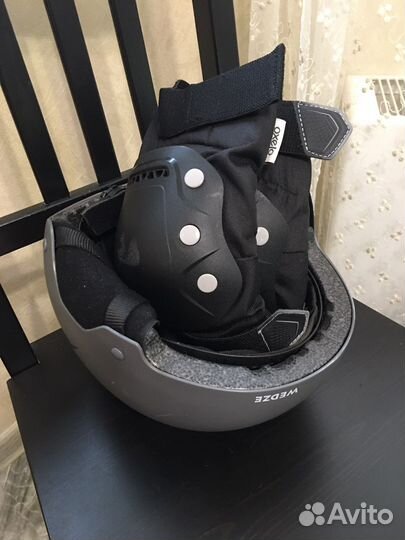 Шлем (Wedze)и щитки наколенники (Oxelо)