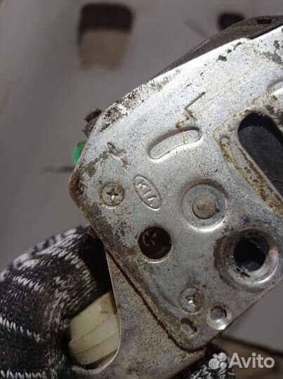 Замок боковой двери Kia sorento 1 3.3 2007 год