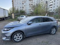 Kia Ceed 1.6 AT, 2022, битый, 29 000 км, с пробегом, цена 1 000 000 руб.